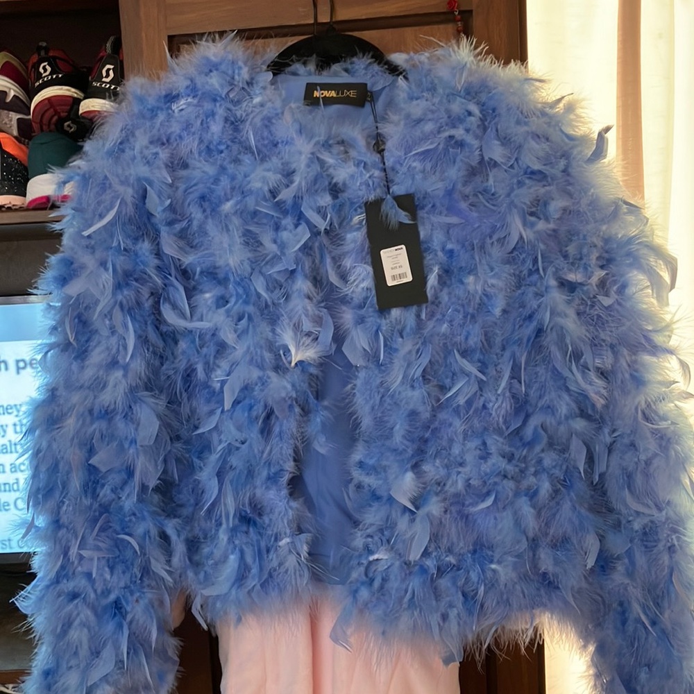 NWT Women’s feathers party jacket
